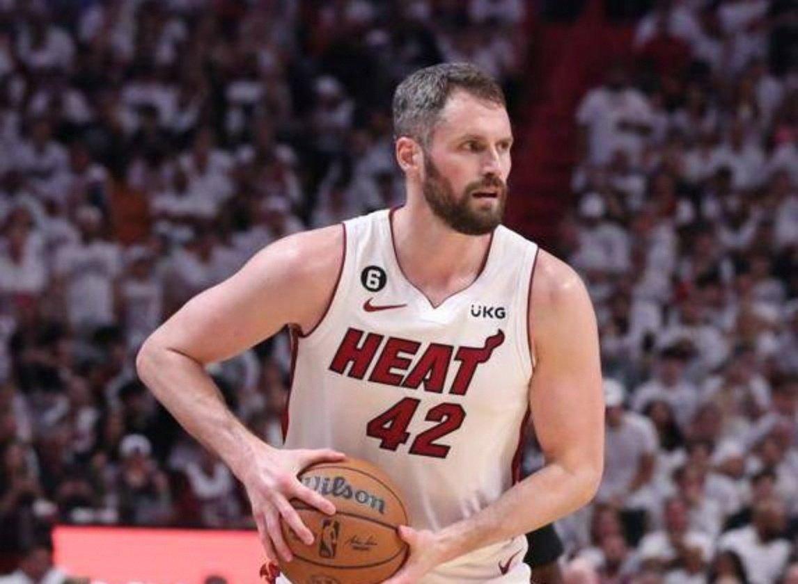 包含这也行？关键时刻犹他爵士临场应变今晚休斯敦火箭调整名单以备亚冠，窗口期波特兰开拓者备战社区盾的词条